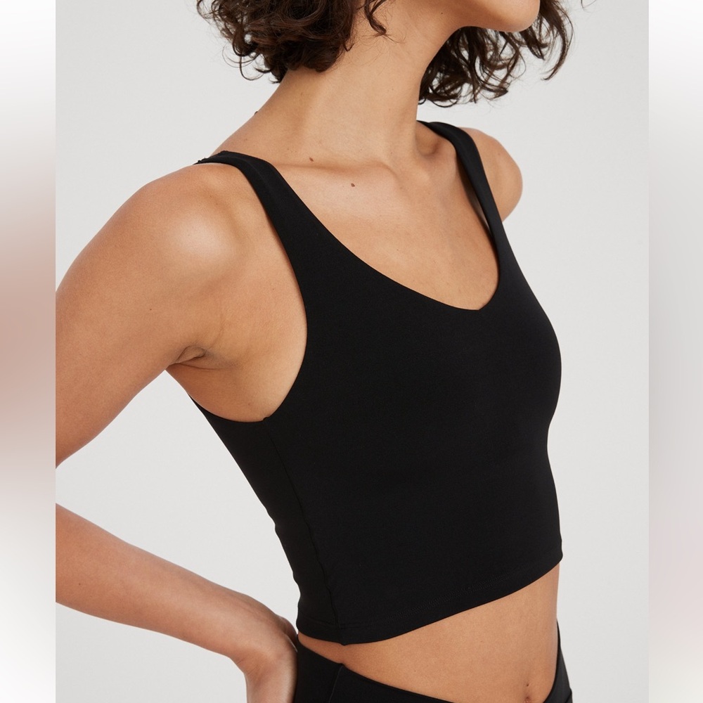 NWOT OFFLINE BY AERIE Real Me Low Key Longline Sports Bra - Black - Small